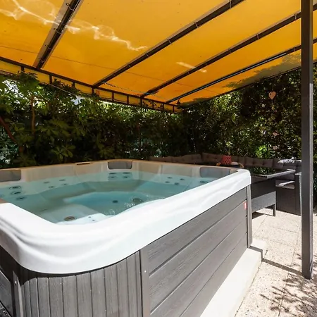 Johnny Croatia With Hot Tub 아파트 *