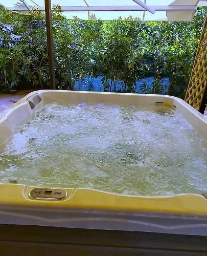 Johnny Croatia With Hot Tub Spalato