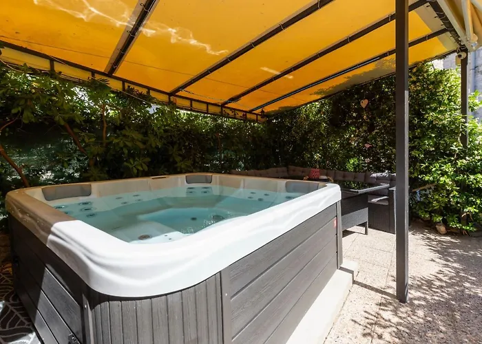 Johnny Croatia With Hot Tub Appartamento *