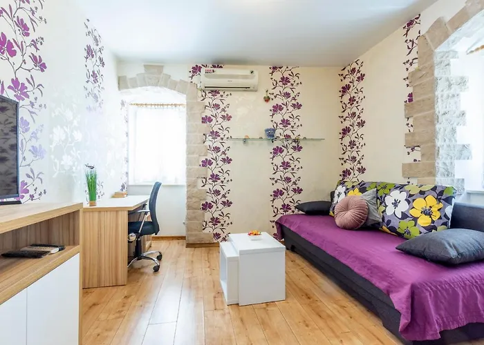 Johnny Croatia With Hot Tub *