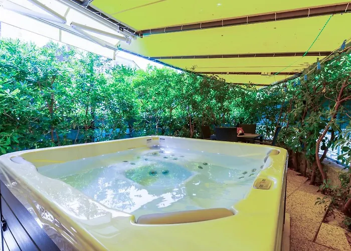 Johnny Croatia With Hot Tub Spalato