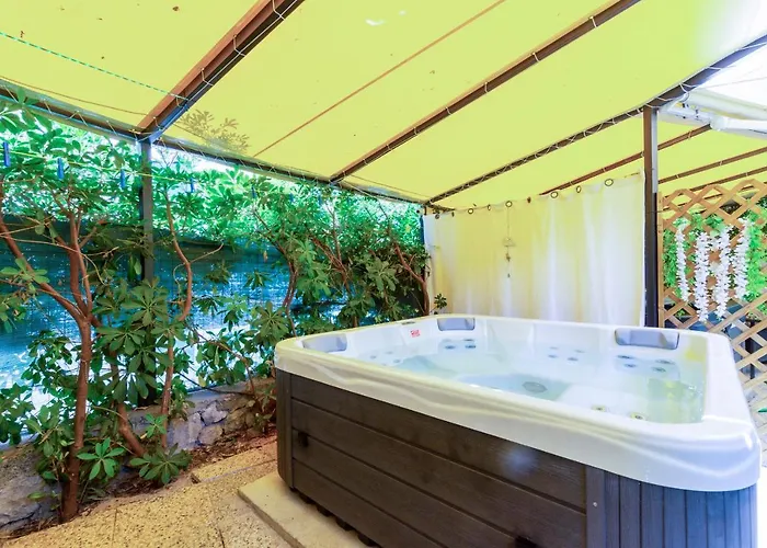 Johnny Croatia With Hot Tub *