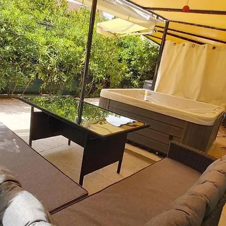 Johnny Croatia With Hot Tub * Split