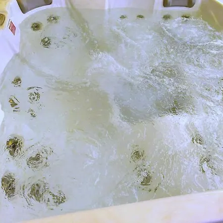 Johnny Croatia With Hot Tub * Split