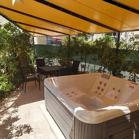 Johnny Croatia With Hot Tub * Split