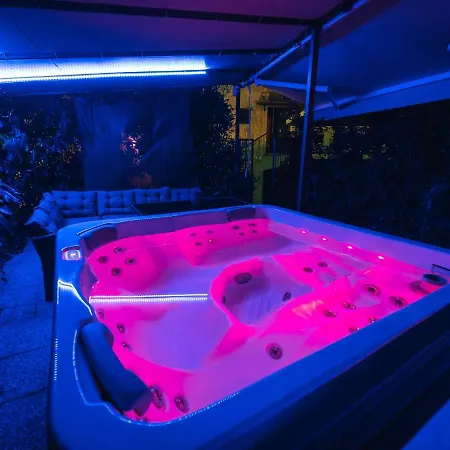 Johnny Croatia With Hot Tub * Split