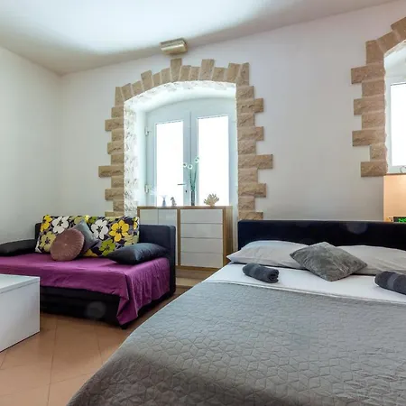 Johnny Croatia With Hot Tub *