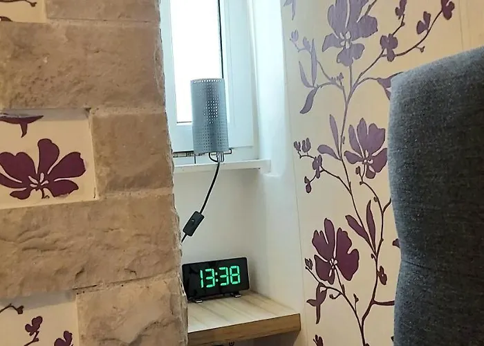 Johnny Croatia With Hot Tub * Split