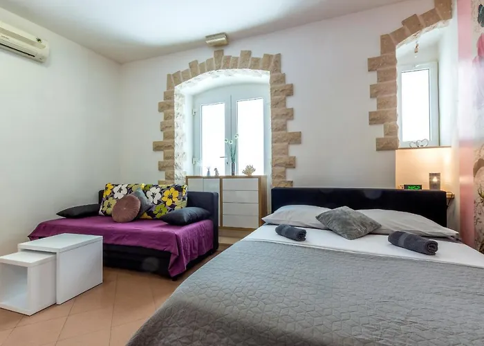 Johnny Croatia With Hot Tub *