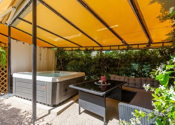 Johnny Croatia With Hot Tub *