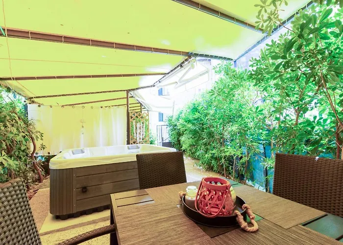 Johnny Croatia With Hot Tub * Split