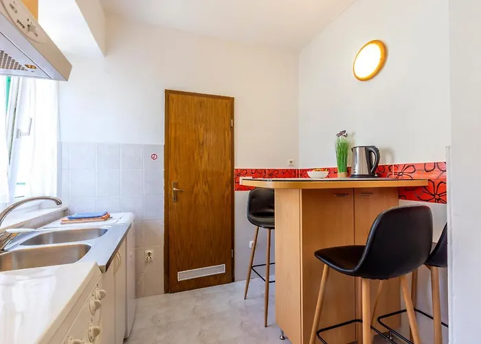 Johnny Croatia With Hot Tub *