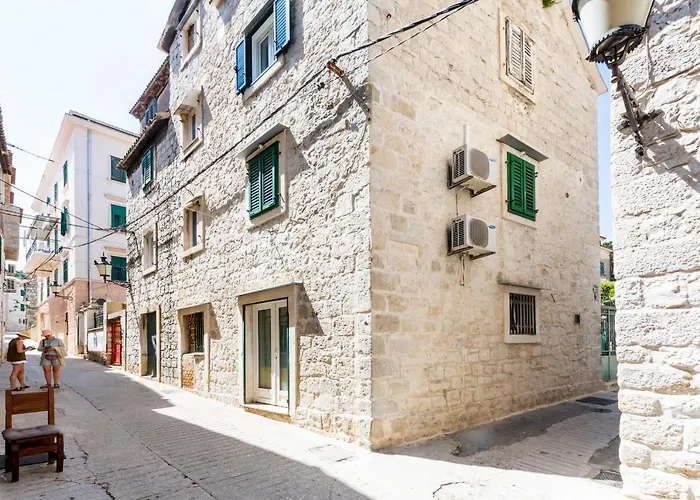 Johnny Croatia With Hot Tub * Split