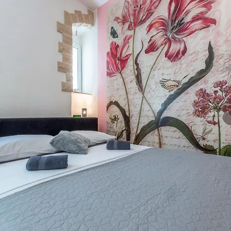 Johnny Croatia With Hot Tub Spalato