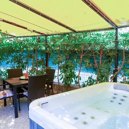 公寓 Johnny Croatia With Hot Tub